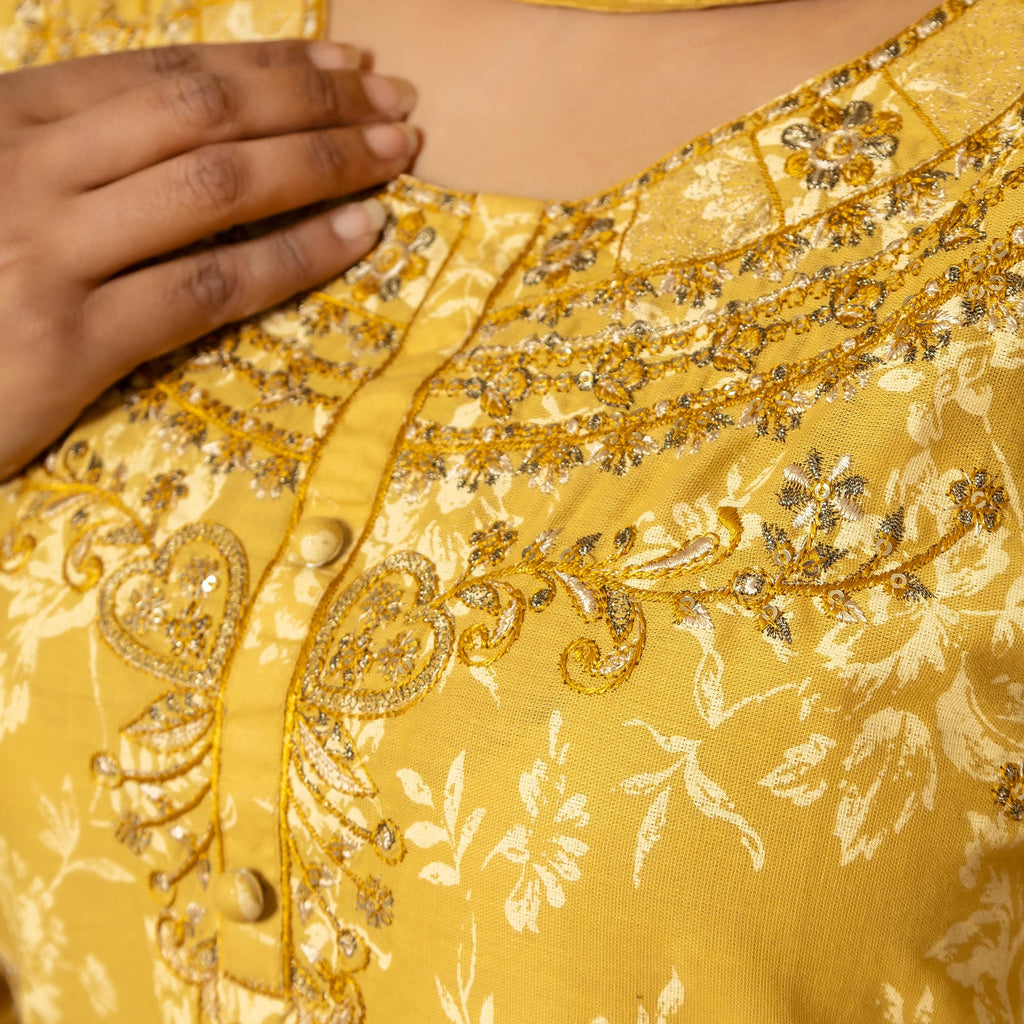 Saffron Elegance 3PC – AB0023