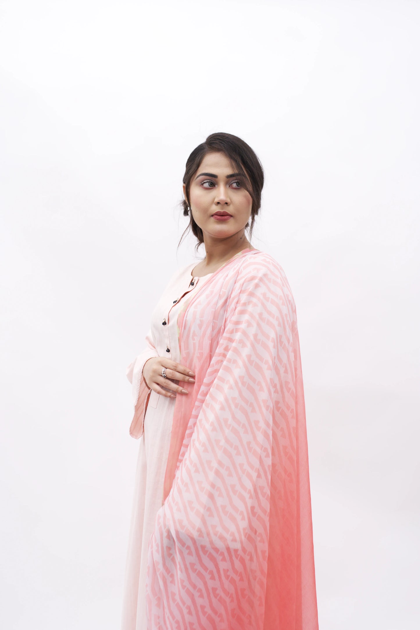 3PC Ivish Suit – Elegant & Chic Dupatta: Printed chiffon dupatta
