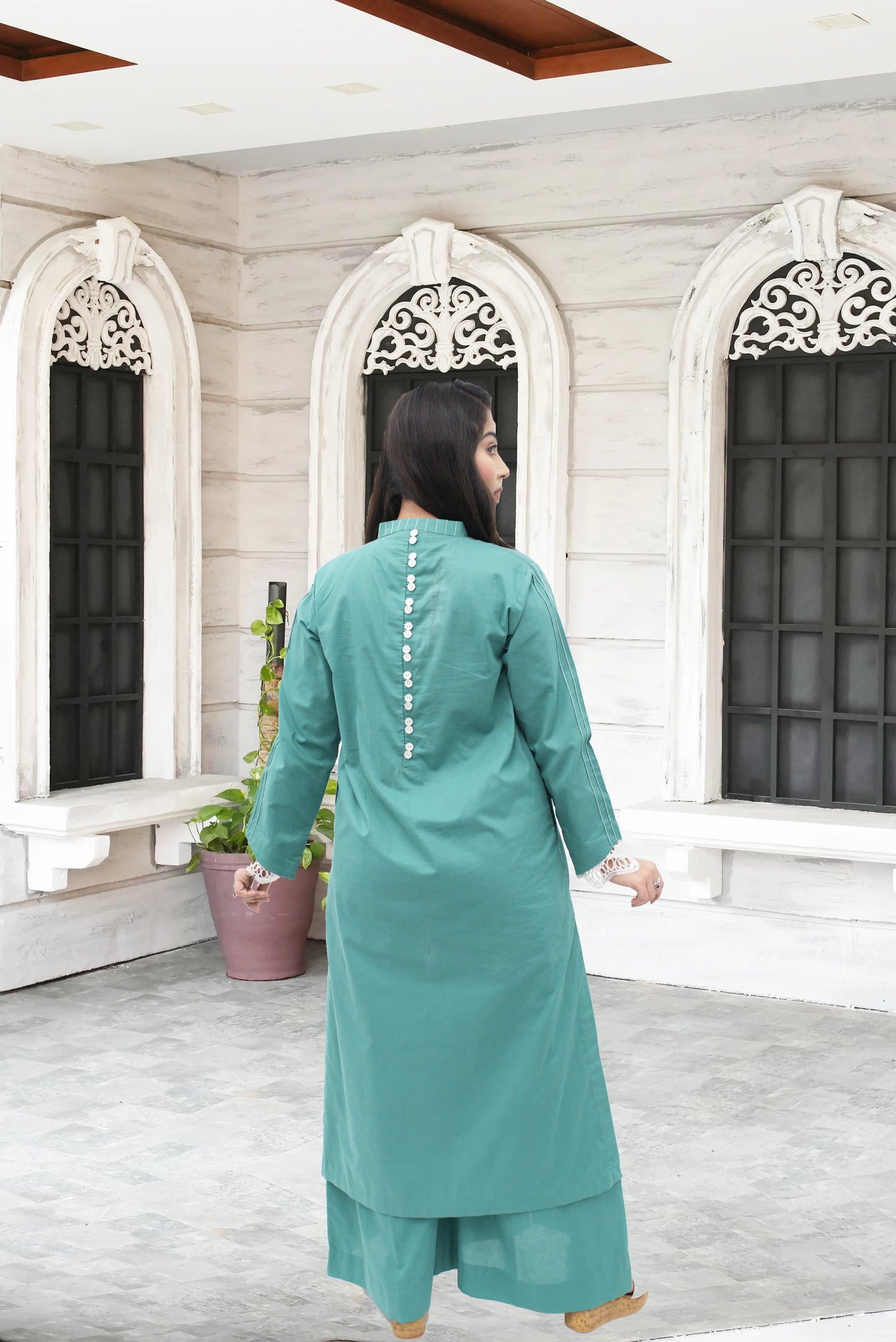3PC Lawn Suit     Shirt with unique Motive  plazo Trouser with Botton  printed chiffon dupata