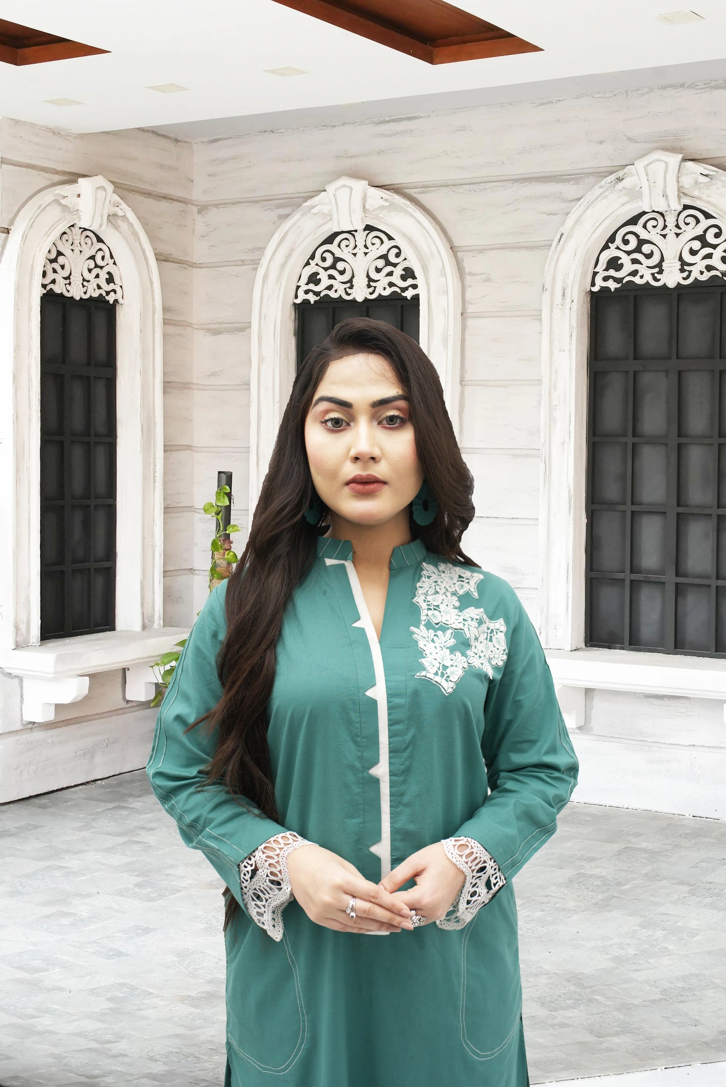 3PC Lawn Suit     Shirt with unique Motive  plazo Trouser with Botton  printed chiffon dupata