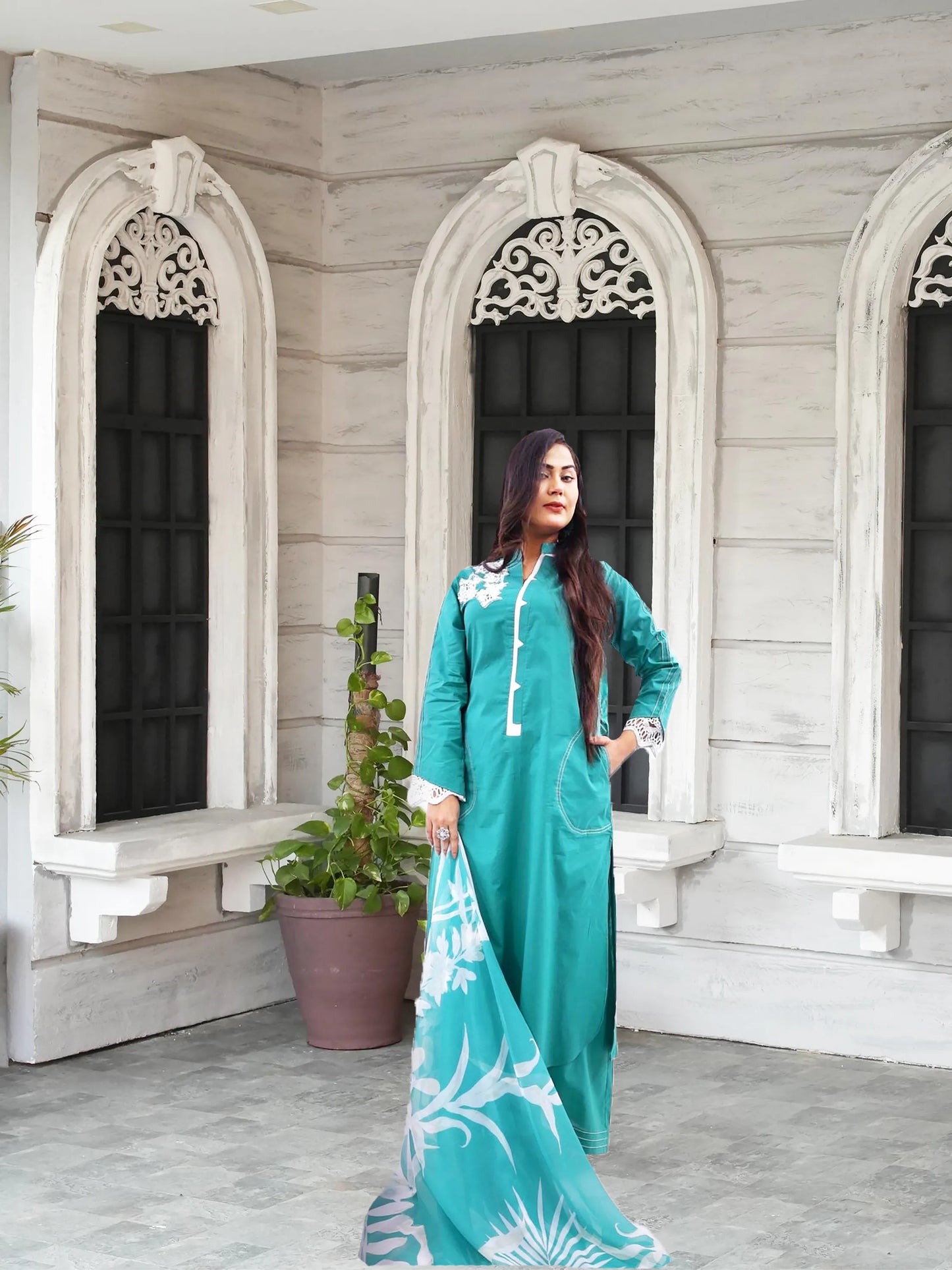 3PC Lawn Suit     Shirt with unique Motive  plazo Trouser with Botton  printed chiffon dupata